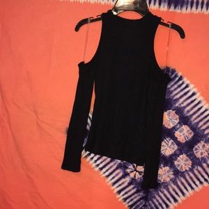 Crop peekaboo shoulder long sleeve shirt